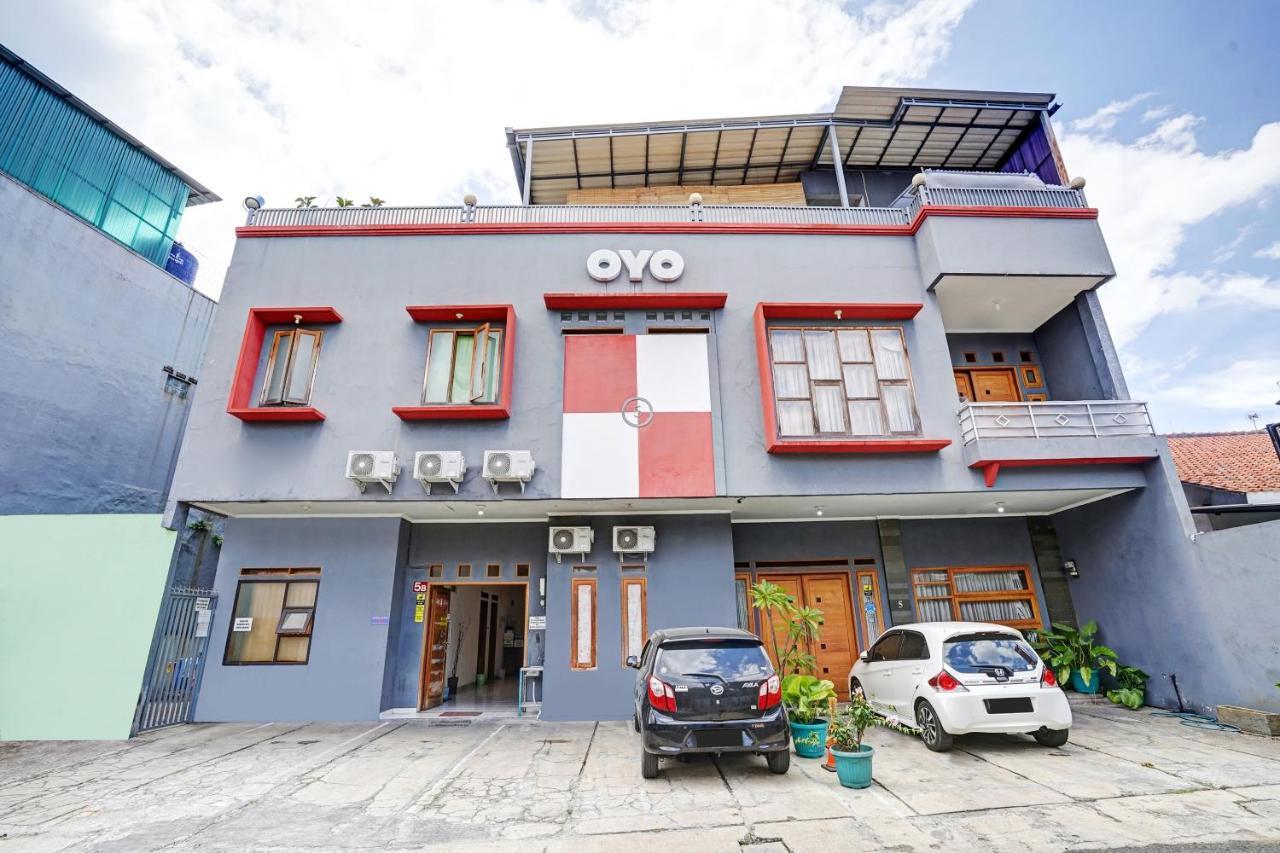 Oyo 1932 Srimahi Residence Bandung Exterior foto