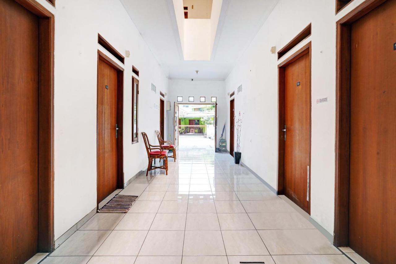 Oyo 1932 Srimahi Residence Bandung Exterior foto