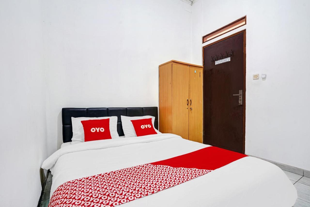Oyo 1932 Srimahi Residence Bandung Exterior foto
